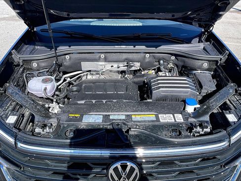 Used 2024 Volkswagen Atlas Cross Sport SE w/ Panoramic Sunroof Package image 32