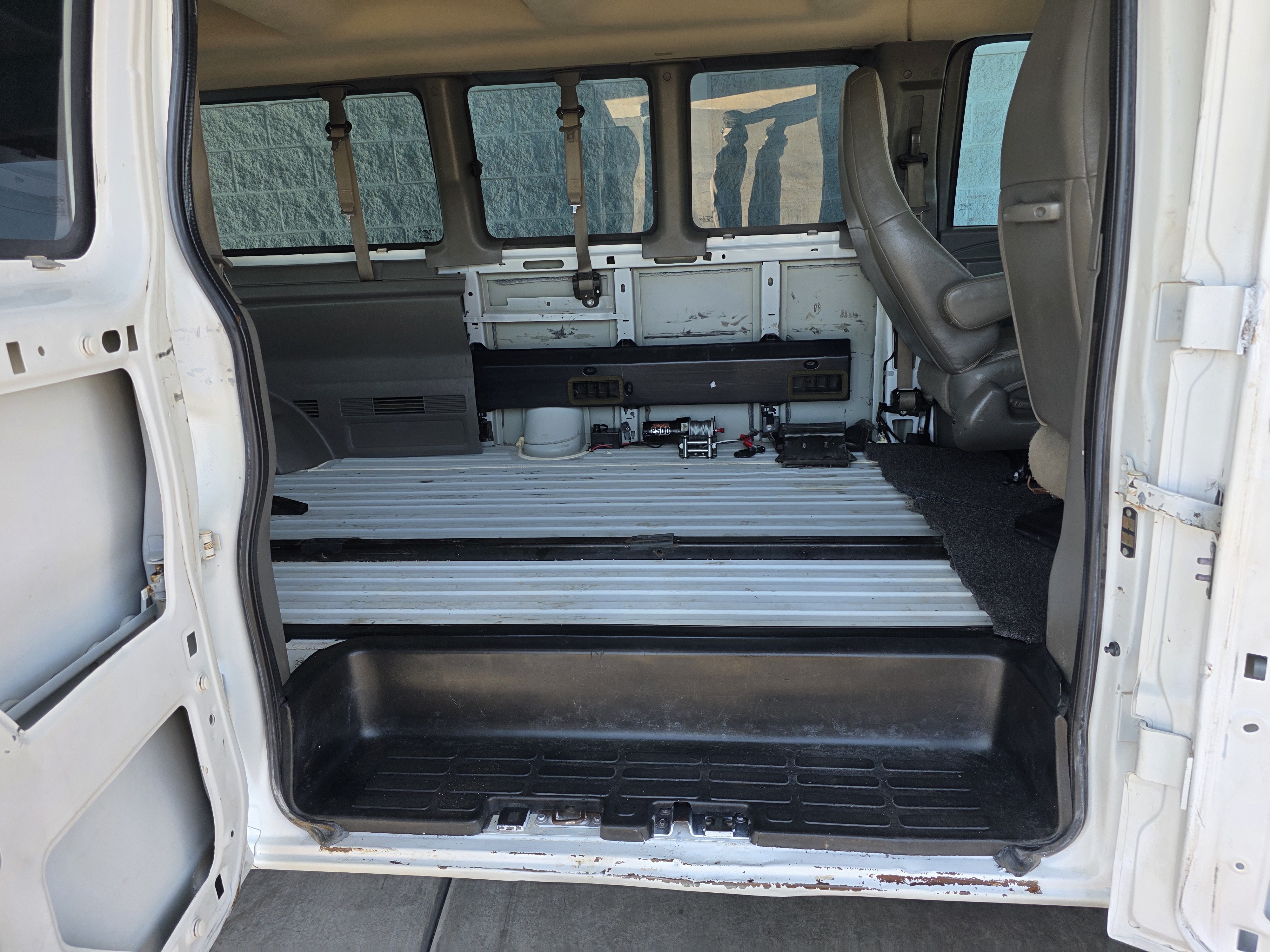 Used 2016 Chevrolet Express 3500 LT w/ LT Preferred Equipment Group RWD image 16