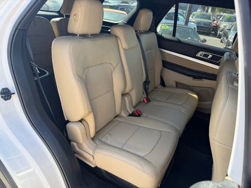 Used 2017 Ford Explorer XLT w/ Equipment Group 202A FWD image 12