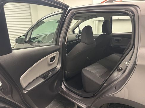 Used 2017 Toyota Yaris L image 6