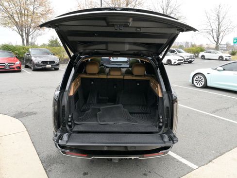 Used 2023 Land Rover Range Rover SE image 48