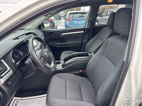 Used 2018 Toyota Highlander LE image 22