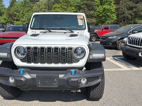 Used 2025 Jeep Wrangler Unlimited Rubicon 4xe AWD/4WD image 3