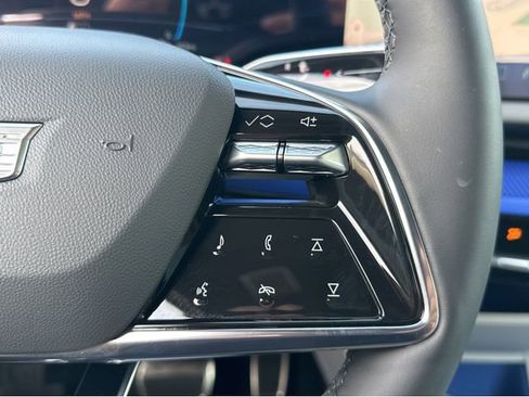 New 2026 Cadillac Optiq Luxury 1 image 30
