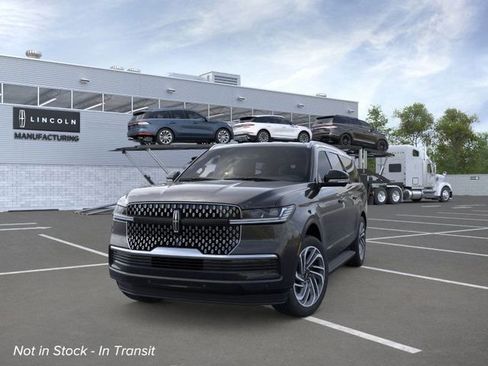 New 2026 Lincoln Navigator L Premier image 2
