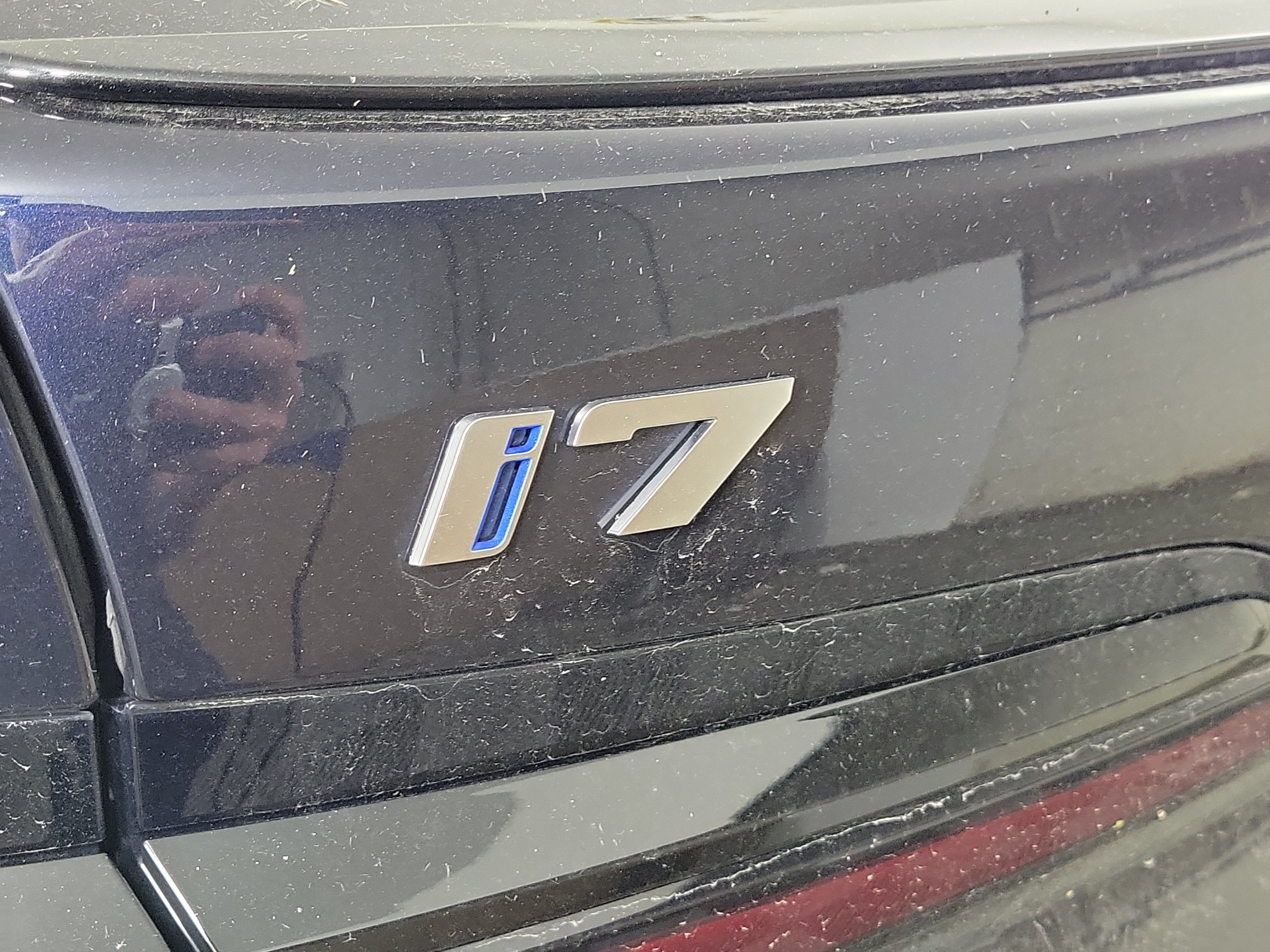 Certified 2024 BMW i7 xDrive60 w/ Executive Package AWD/4WD image 7