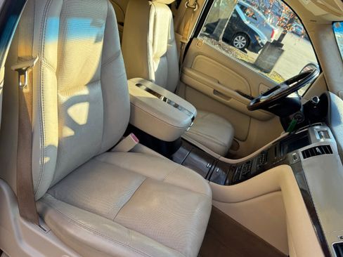 Used 2007 Cadillac Escalade AWD w/ Information Package image 19