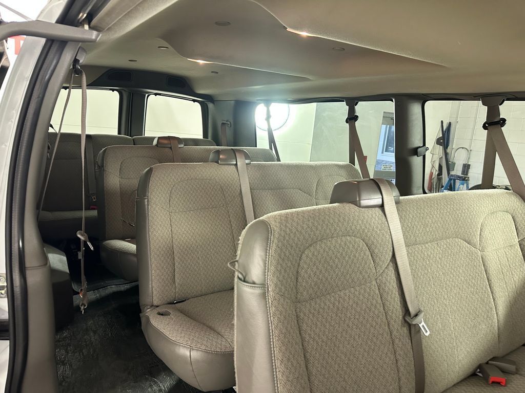 Used 2025 Chevrolet Express 3500 LT w/ LT Preferred Equipment Group RWD image 17