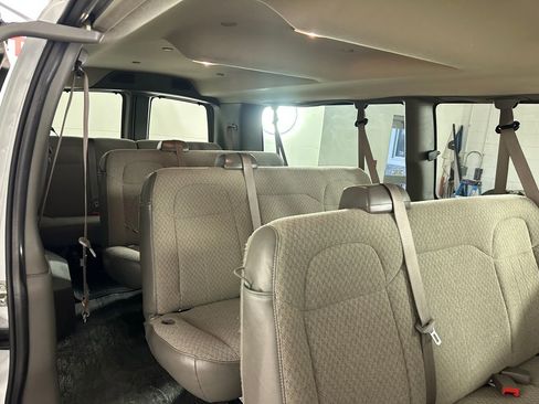 Used 2025 Chevrolet Express 3500 LT w/ LT Preferred Equipment Group RWD image 17