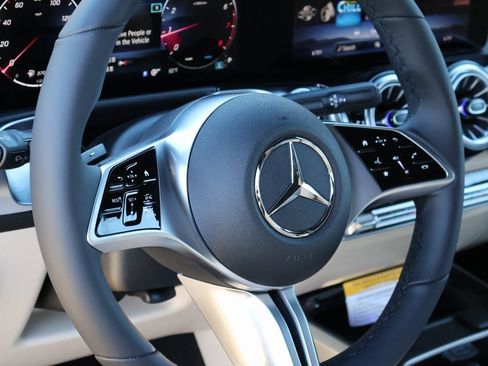 New 2026 Mercedes-Benz GLB 250 4MATIC image 21