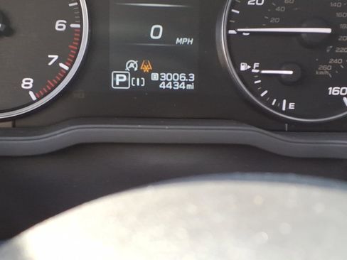 Used 2025 Subaru Crosstrek 2.0i Premium image 32