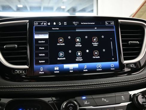 Used 2023 Chrysler Pacifica Touring-L FWD image 20