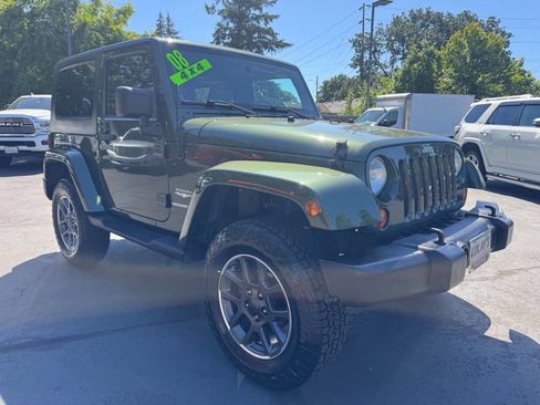 Used 2008 Jeep Wrangler Sahara AWD/4WD image 6
