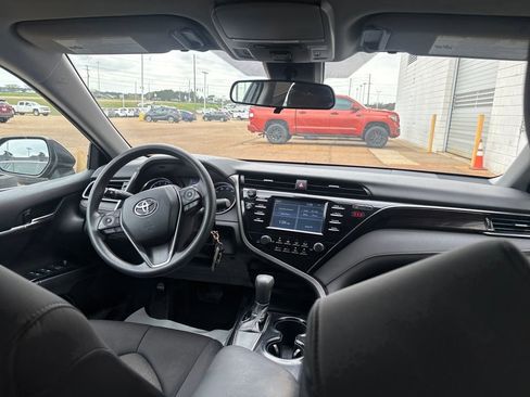 Used 2019 Toyota Camry LE image 26