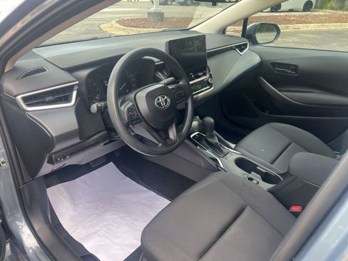 Used 2025 Toyota Corolla LE FWD image 9