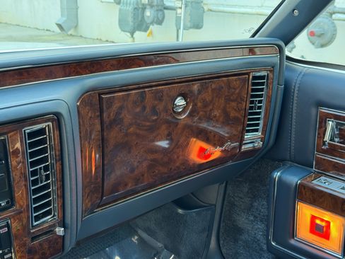 Used 1991 Cadillac Brougham image 40