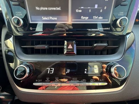 Used 2022 Toyota Corolla LE image 18