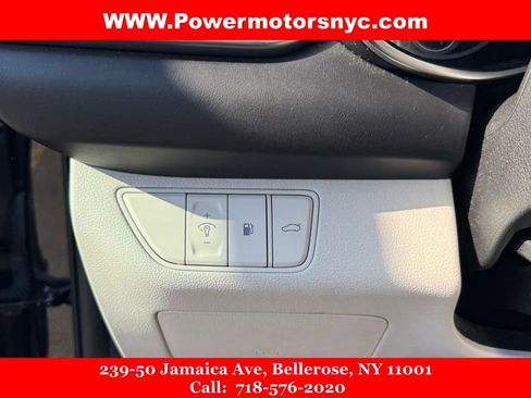 Used 2023 Genesis G70 2.0T image 32