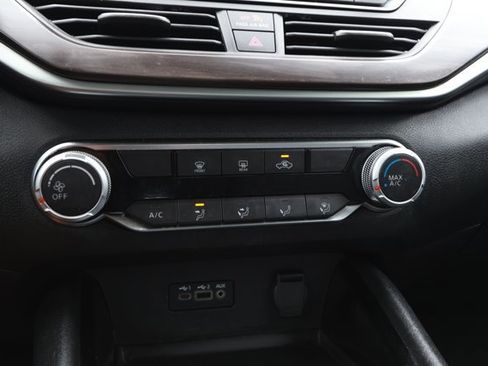 Used 2024 Nissan Altima 2.5 SV image 18