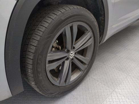 Used 2020 Volkswagen Atlas Cross Sport SE w/ Panoramic Sunroof Package image 31