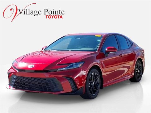 Used 2025 Toyota Camry SE image 1