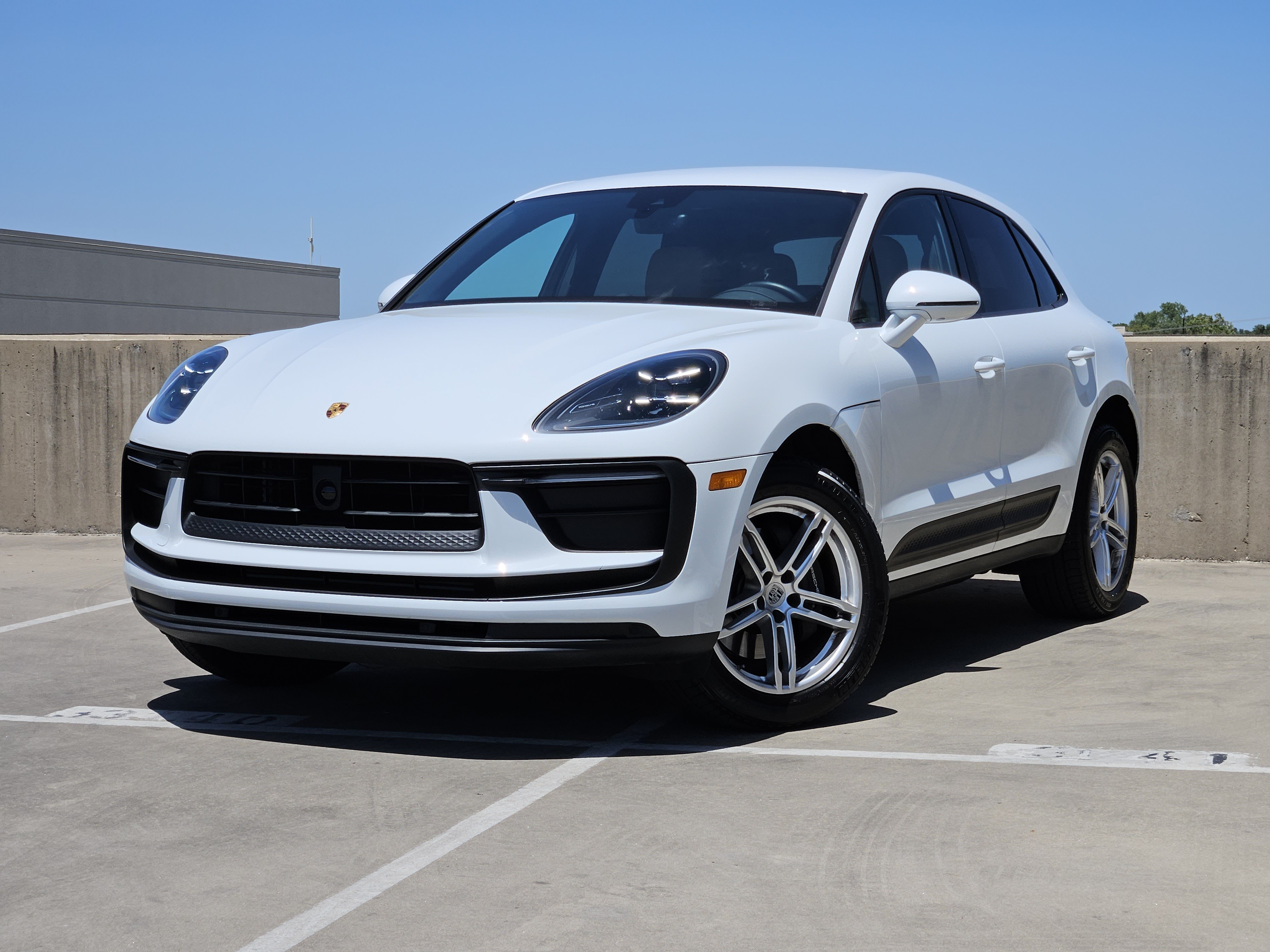 Certified 2026 Porsche Macan AWD/4WD image 1