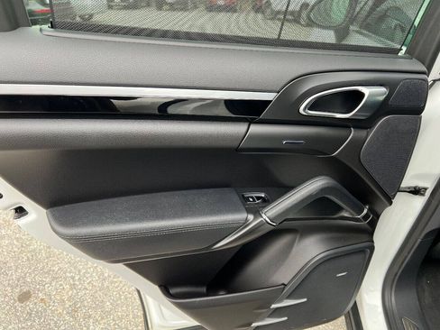 Used 2014 Porsche Cayenne S AWD/4WD image 21