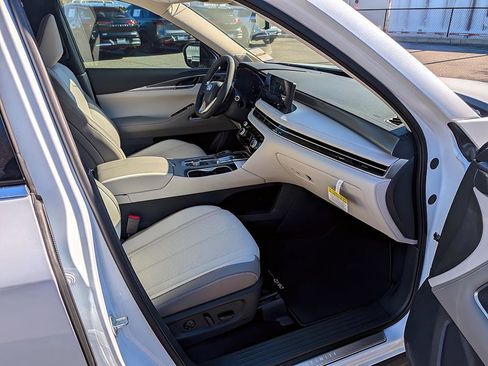 New 2026 INFINITI QX60 Luxe w/ Family Package image 20