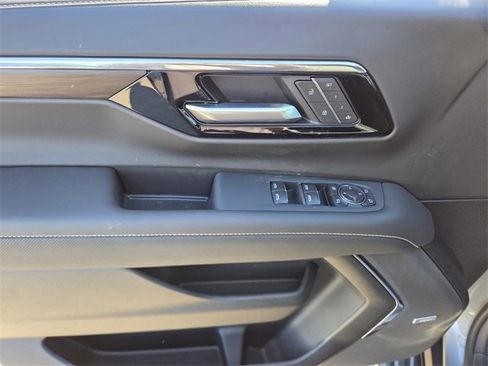 New 2026 Chevrolet Suburban Premier image 9