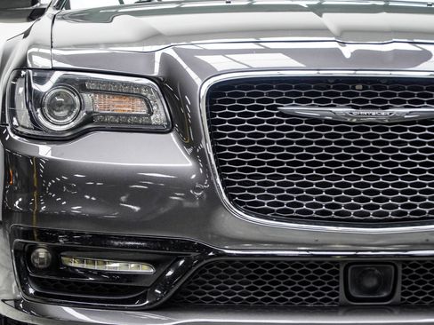 Used 2023 Chrysler 300 S w/ Comfort Group RWD image 11