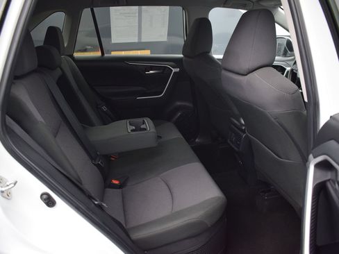 Used 2025 Toyota RAV4 XLE AWD/4WD image 11