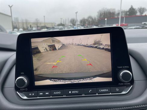 Used 2025 Nissan Rogue SV image 25