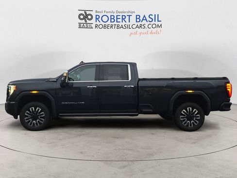 Used 2024 GMC Sierra 3500 Denali Ultimate image 2