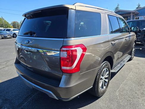 Used 2019 Ford Expedition XLT w/ Equipment Group 202A AWD/4WD image 4