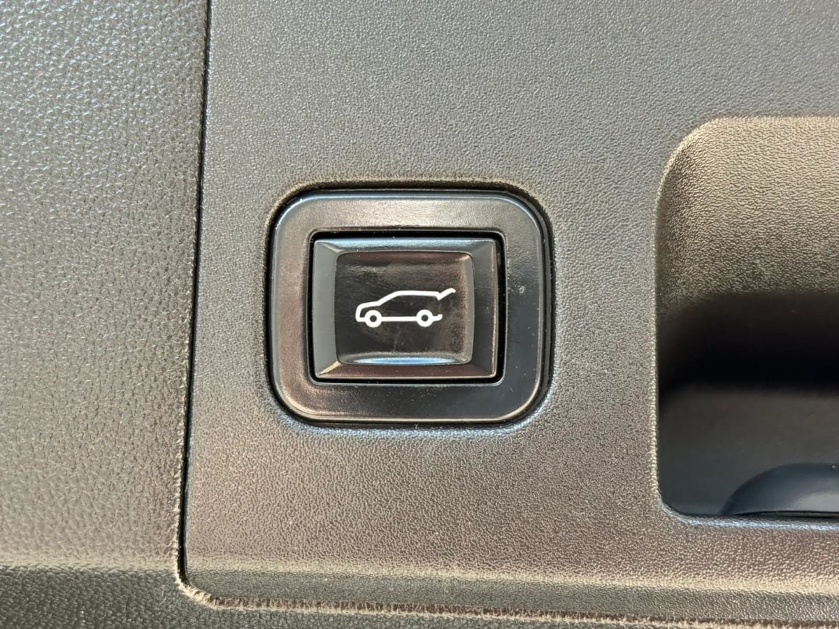 Used 2017 Cadillac XT5 Platinum w/ Driver Assist Package AWD/4WD image 32