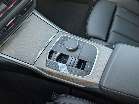 Used 2025 BMW 330i Sedan image 17