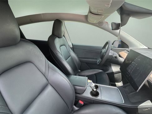 Used 2021 Tesla Model Y Long Range image 12