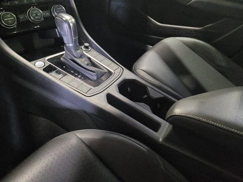 Used 2019 Volkswagen Jetta SE w/ Cold Weather Package FWD image 26