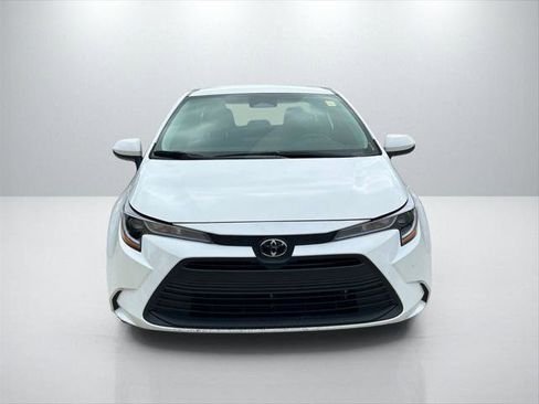 Certified 2025 Toyota Corolla LE FWD image 2