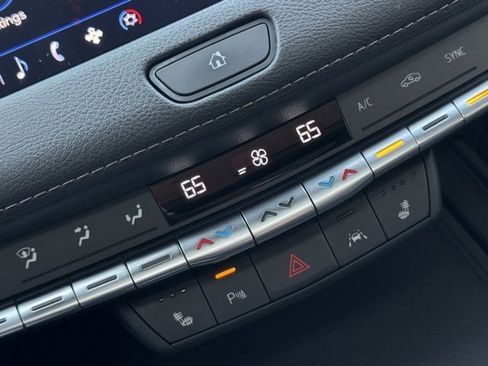 Used 2022 Cadillac XT4 Luxury w/ Cold Weather Package image 16