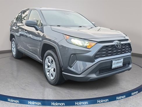 Used 2022 Toyota RAV4 LE image 4