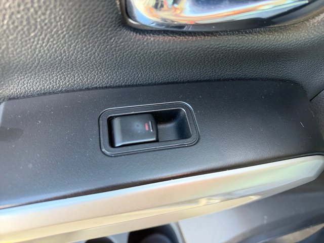Used 2018 Nissan Titan SV AWD/4WD image 19