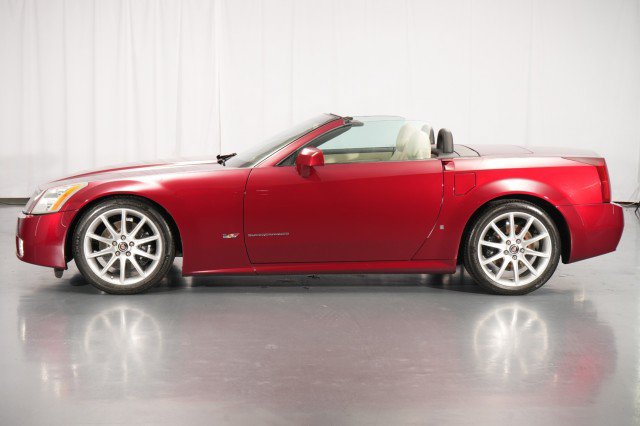 Used 2006 Cadillac XLR V RWD image 3