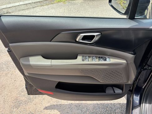 Used 2026 Kia Carnival FWD image 15