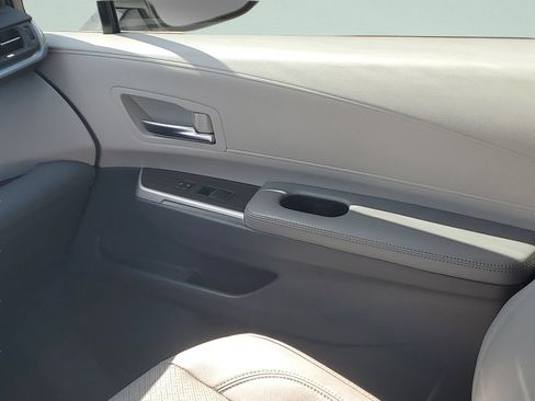 Used 2023 Toyota Sienna Limited FWD image 16