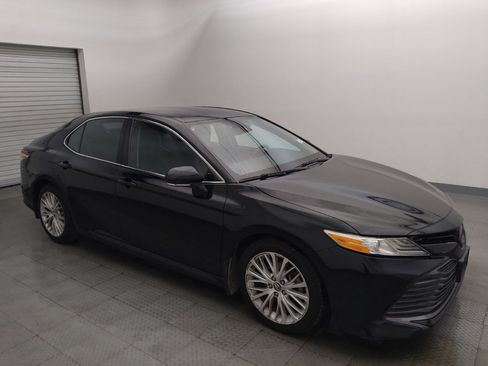 Used 2018 Toyota Camry XLE FWD image 11