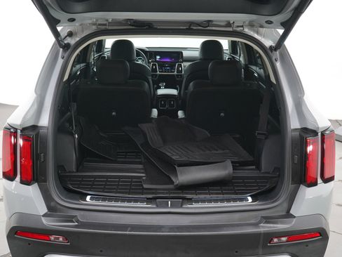 Used 2023 Kia Sorento SX Prestige image 9