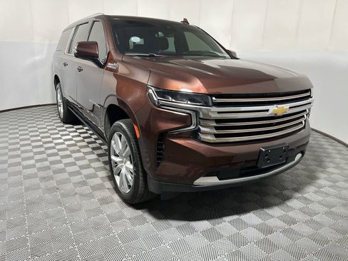Used 2023 Chevrolet Suburban High Country AWD/4WD image 2