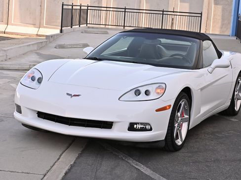 Used 2006 Chevrolet Corvette Convertible w/ Preferred Equipment Group RWD image 3