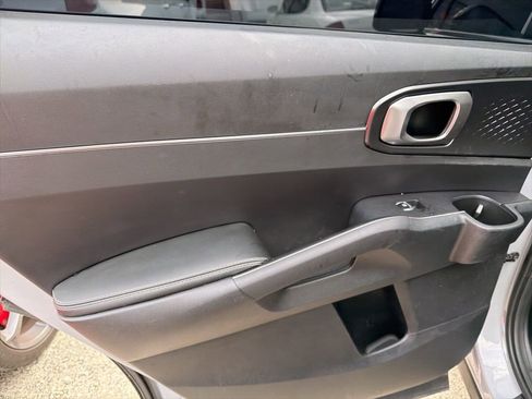 Used 2025 Kia Sorento EX w/ Panoramic Sunroof Package image 9